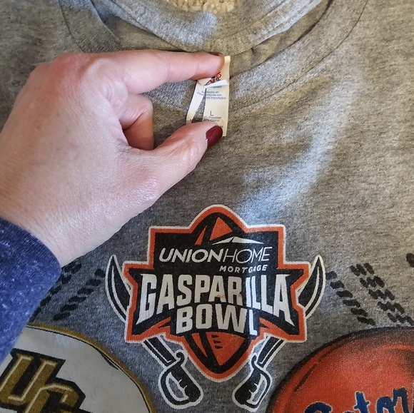 Men's size Large UCF vs Gators Gasparilla bowl shirt - Picture 2 of 2